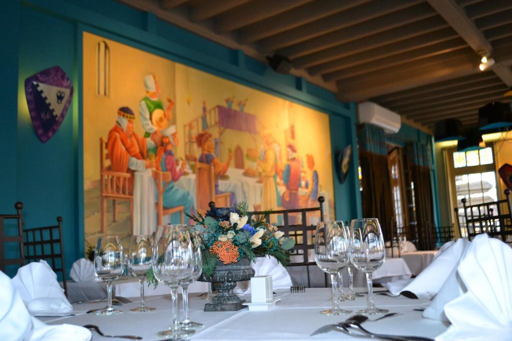 La Tablee Medievale Civrieux-dʼAzergues Exterior foto