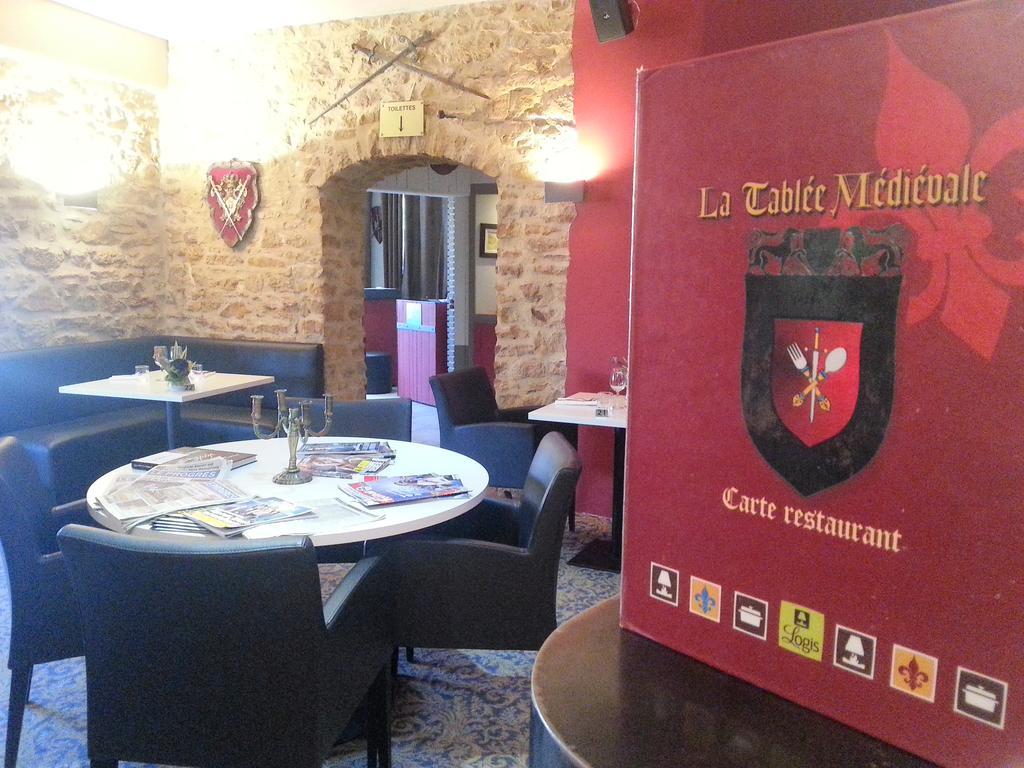 La Tablee Medievale Civrieux-dʼAzergues Exterior foto