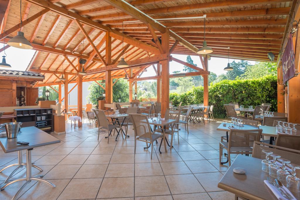 La Tablee Medievale Civrieux-dʼAzergues Exterior foto
