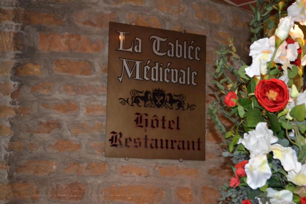 La Tablee Medievale Civrieux-dʼAzergues Exterior foto